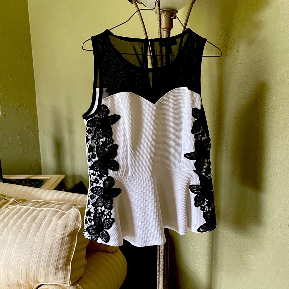 Thalia Sodi peplum top and matching capris pants